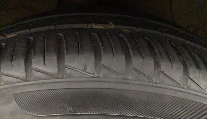 2014 Hyundai Xcent S (O) 1.2, Petrol, Manual, 87,990 km, Right Front Tyre Tread
