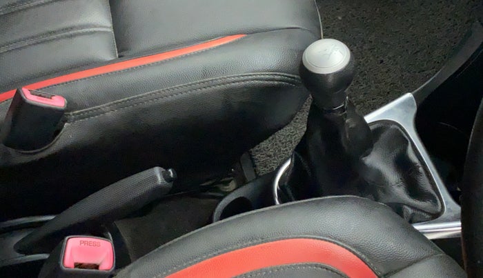 2011 Toyota Etios VX, Petrol, Manual, 1,15,500 km, Gear lever - Boot cover slightly torn