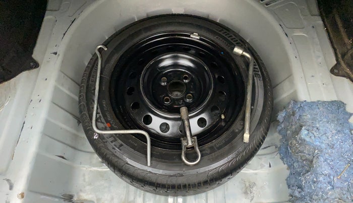 2011 Toyota Etios VX, Petrol, Manual, 1,15,500 km, Dicky (Boot door) - Jack missing