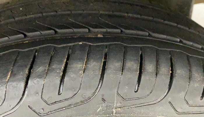 2011 Toyota Etios VX, Petrol, Manual, 1,15,500 km, Left Rear Tyre Tread