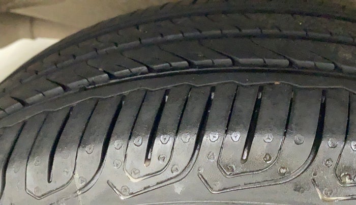 2011 Toyota Etios VX, Petrol, Manual, 1,15,500 km, Right Rear Tyre Tread