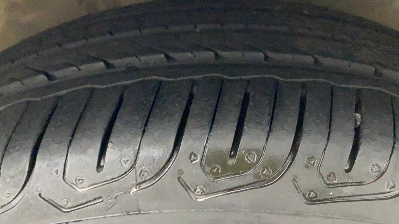 2011 Toyota Etios VX, Petrol, Manual, 1,15,500 km, Right Front Tyre Tread