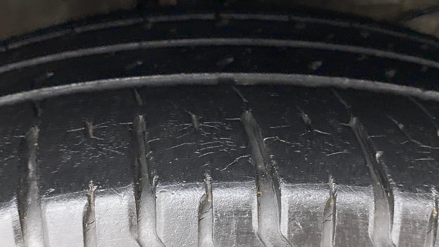 2017 Maruti Dzire ZXI AMT, Petrol, Automatic, 32,795 km, Right Front Tyre Tread
