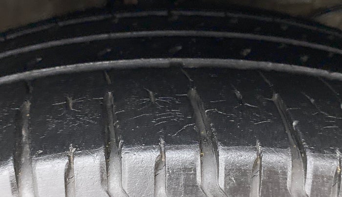 2017 Maruti Dzire ZXI AMT, Petrol, Automatic, 32,795 km, Right Front Tyre Tread