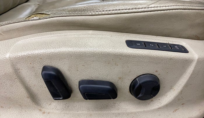 2019 Skoda Octavia STYLE 1.4 TSI, Petrol, Manual, 1,07,904 km, Driver Side Adjustment Panel