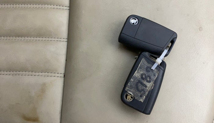 2019 Skoda Octavia STYLE 1.4 TSI, Petrol, Manual, 1,07,904 km, Key Close Up