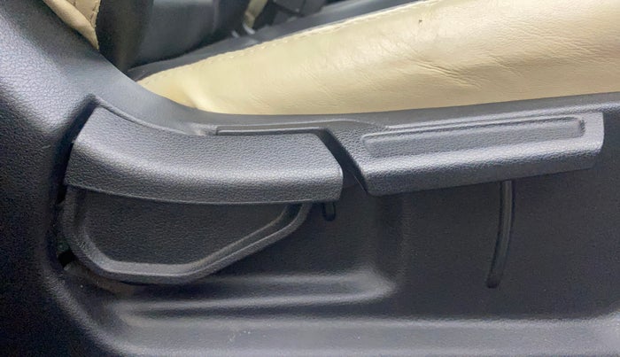 2020 Hyundai VENUE SX 1.0 TURBO, Petrol, Manual, 37,133 km, Driver Side Adjustment Panel