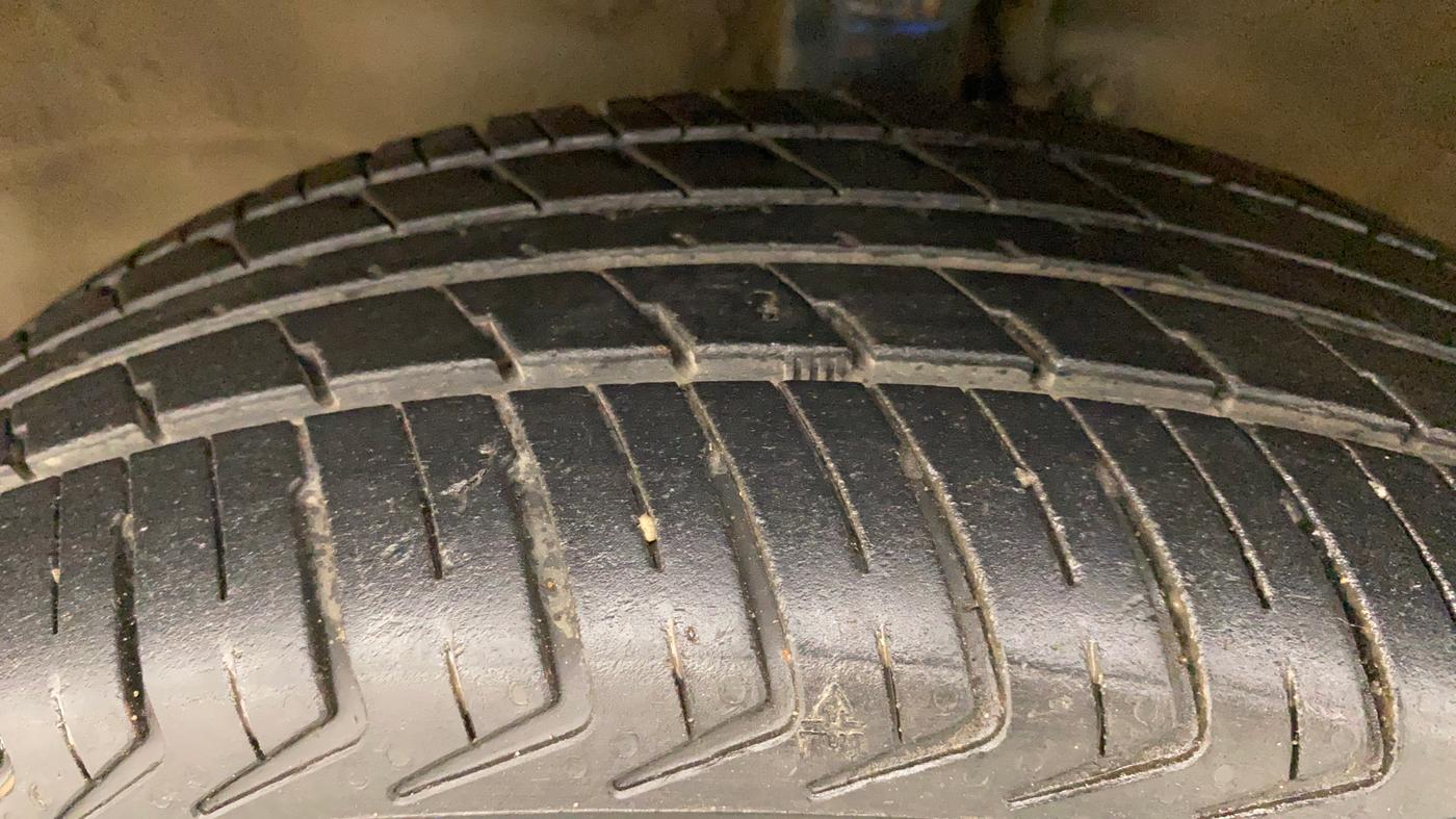 2014 Maruti Wagon R 1.0 VXI, Petrol, Manual, 79,725 km, Left Front Tyre Tread