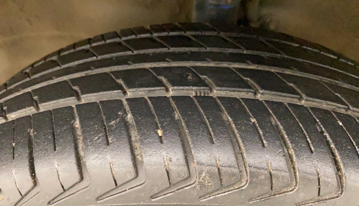 2014 Maruti Wagon R 1.0 VXI, Petrol, Manual, 79,725 km, Left Front Tyre Tread