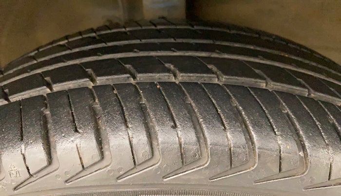 2014 Maruti Wagon R 1.0 VXI, Petrol, Manual, 79,725 km, Right Front Tyre Tread