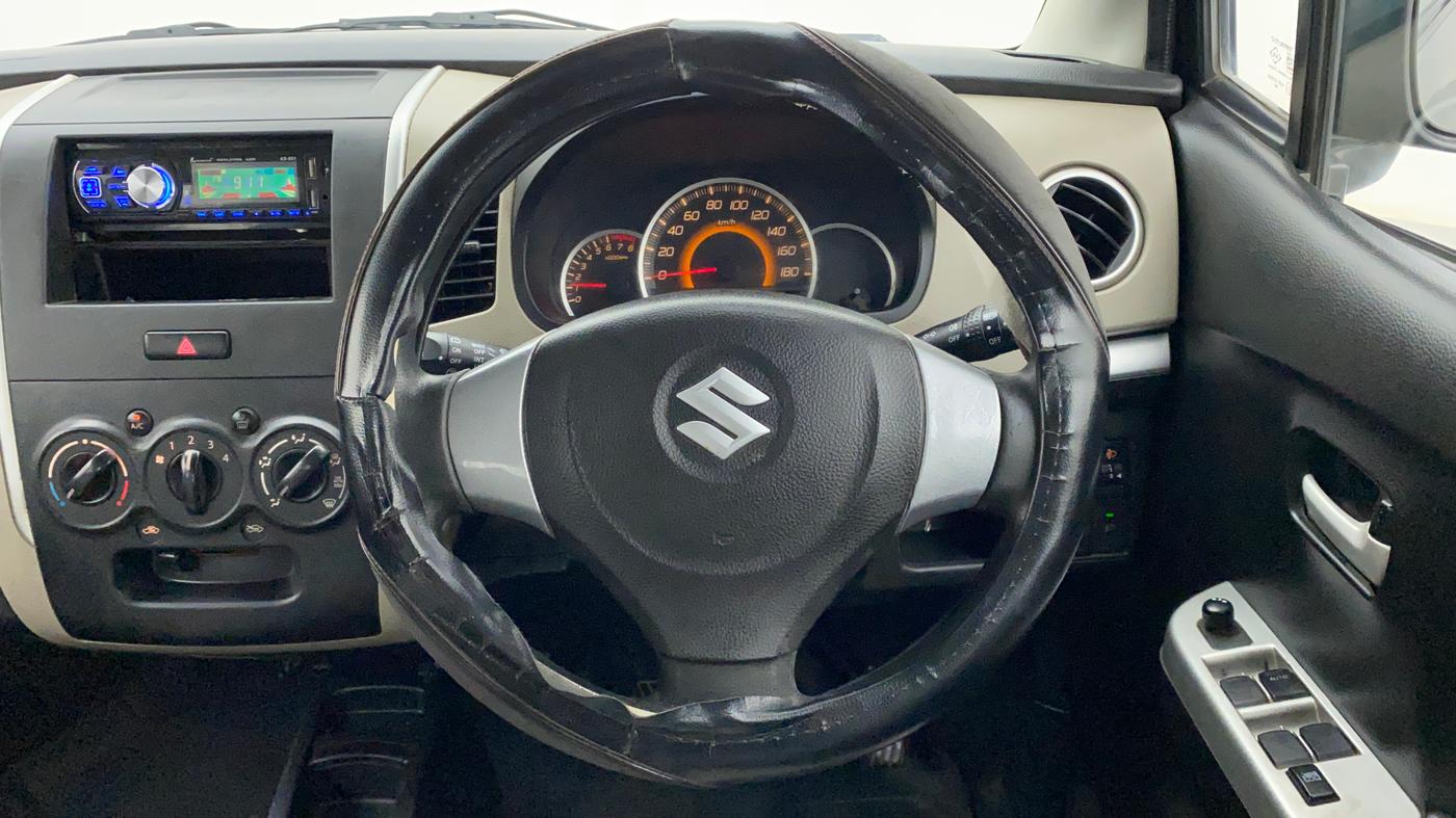 2014 Maruti Wagon R 1.0 VXI, Petrol, Manual, 79,725 km, Steering Wheel Close Up