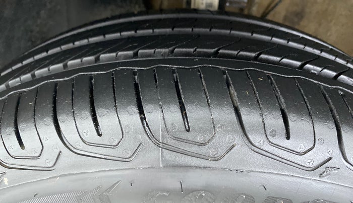 2014 Volkswagen Polo TRENDLINE 1.5L DIESEL, Diesel, Manual, 87,700 km, Left Front Tyre Tread
