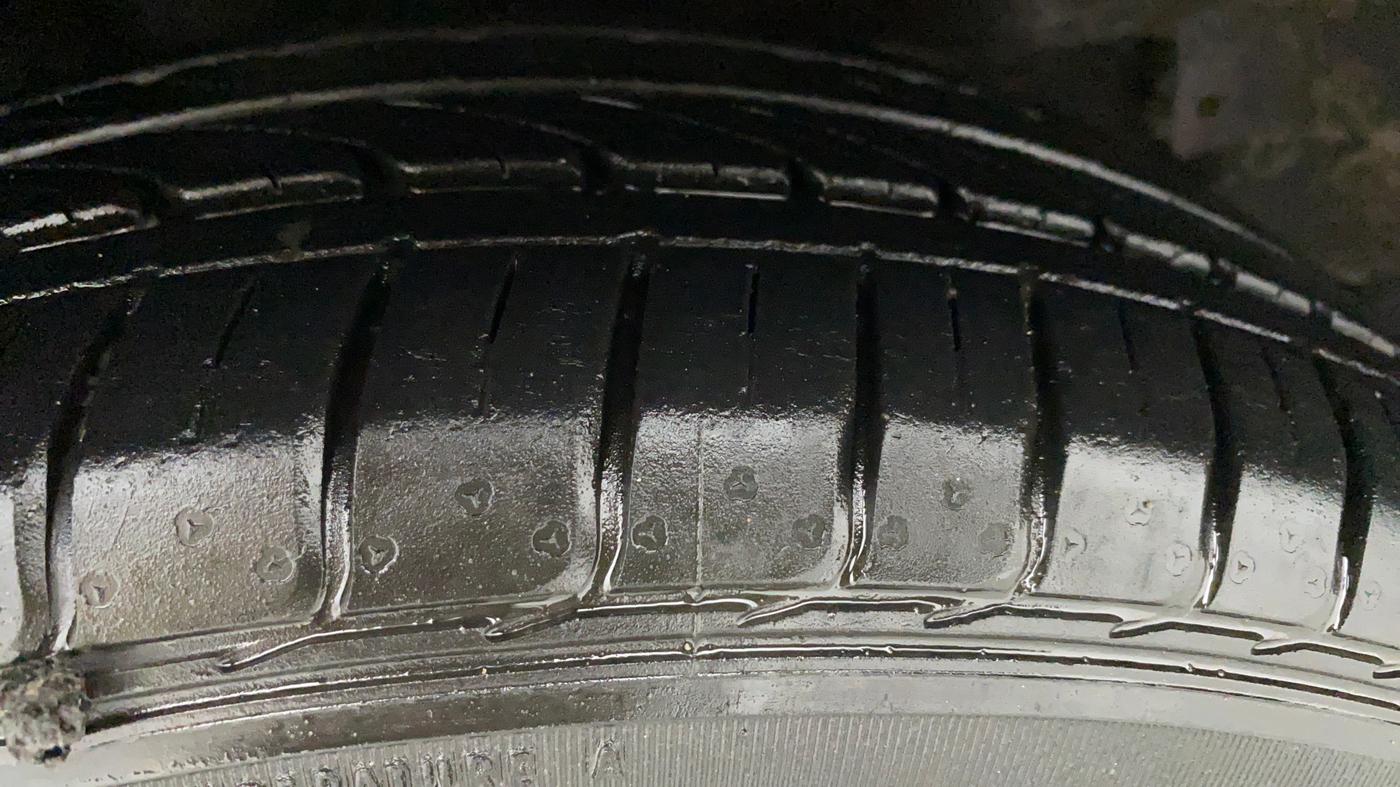 2017 Honda Jazz 1.2 V AT, Petrol, Automatic, 11,303 km, Right Rear Tyre Tread