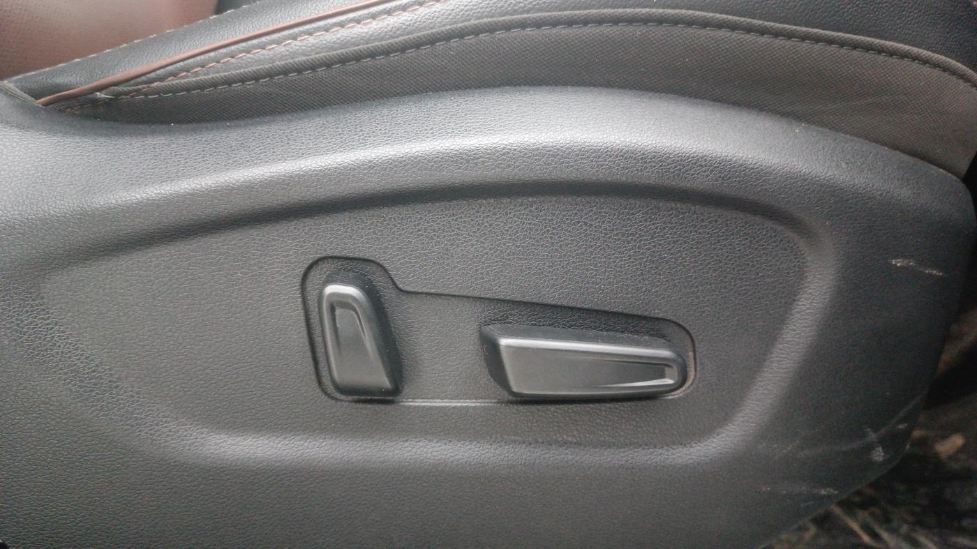 2021 Hyundai ALCAZAR PLATINUM(O) 7STR 1.5 AT, Diesel, Automatic, 52,880 km, Driver Side Adjustment Panel