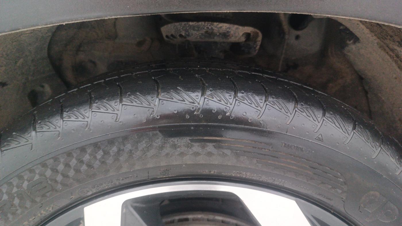 2021 Hyundai ALCAZAR PLATINUM(O) 7STR 1.5 AT, Diesel, Automatic, 52,880 km, Left Front Tyre Tread