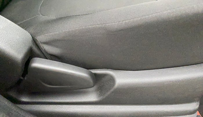2021 Renault Kwid RXT 1.0 (O), Petrol, Manual, 1,186 km, Driver Side Adjustment Panel
