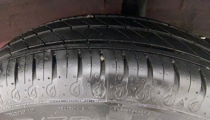 2021 Renault Kwid RXT 1.0 (O), Petrol, Manual, 1,186 km, Left Rear Tyre Tread