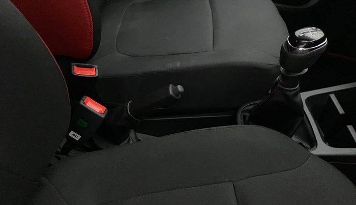 2021 Renault Kwid RXT 1.0 (O), Petrol, Manual, 1,186 km, Gear Lever