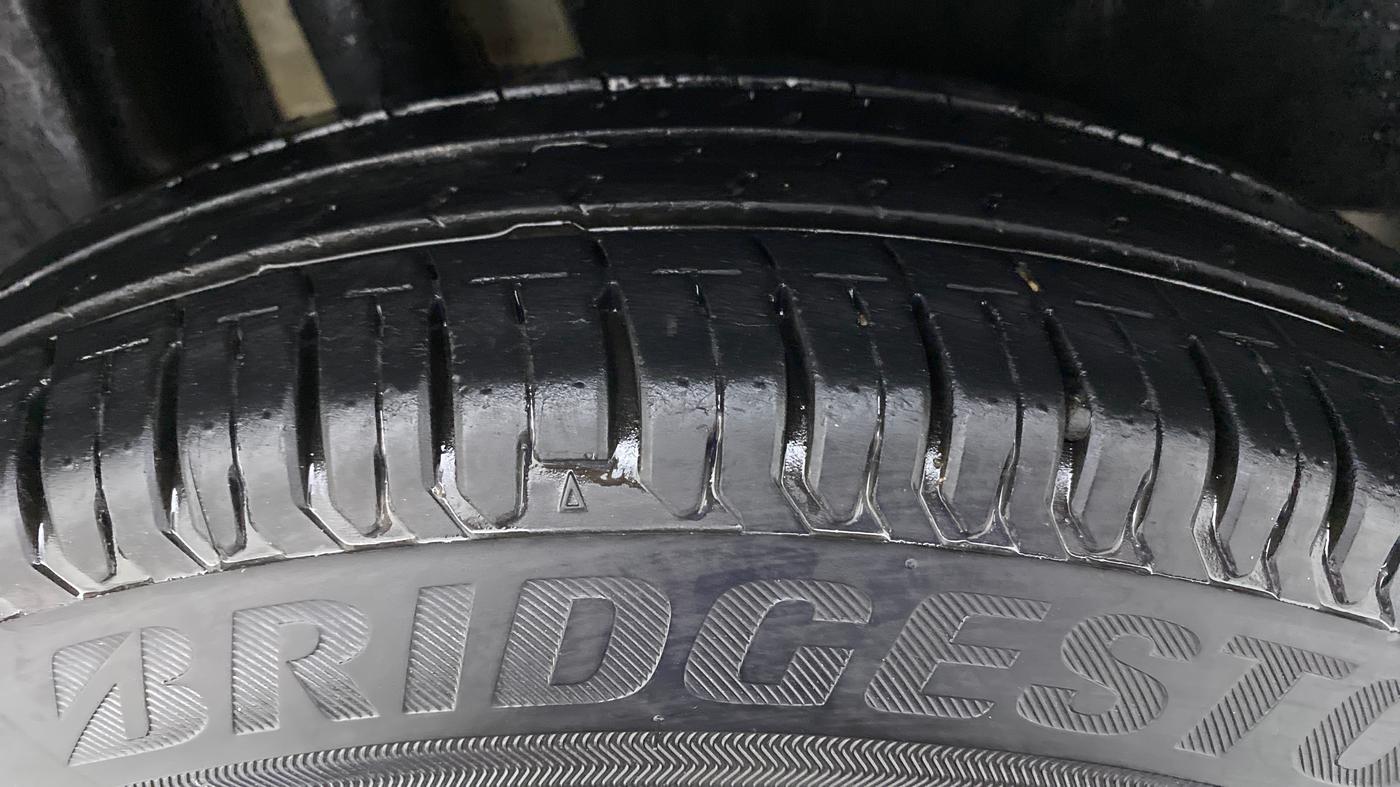 2019 Maruti Dzire VXI, Petrol, Manual, 21,100 km, Right Rear Tyre Tread