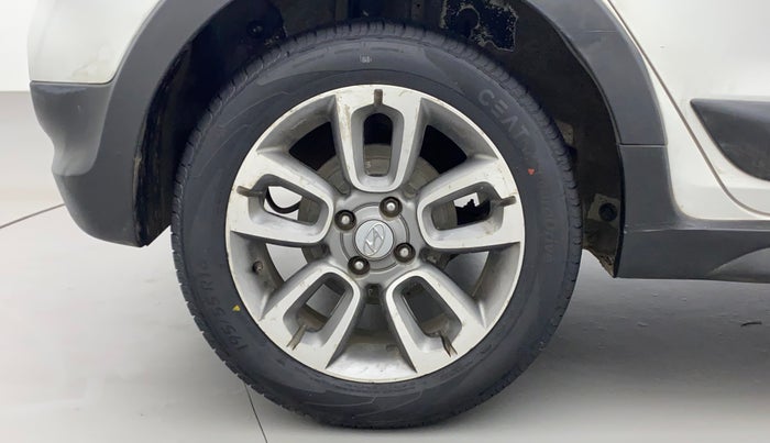 2017 Hyundai i20 Active 1.4 SX, Diesel, Manual, 1,00,917 km, Right Rear Wheel