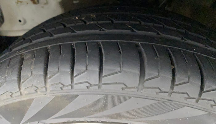 2017 Hyundai i20 Active 1.4 SX, Diesel, Manual, 1,00,917 km, Left Front Tyre Tread