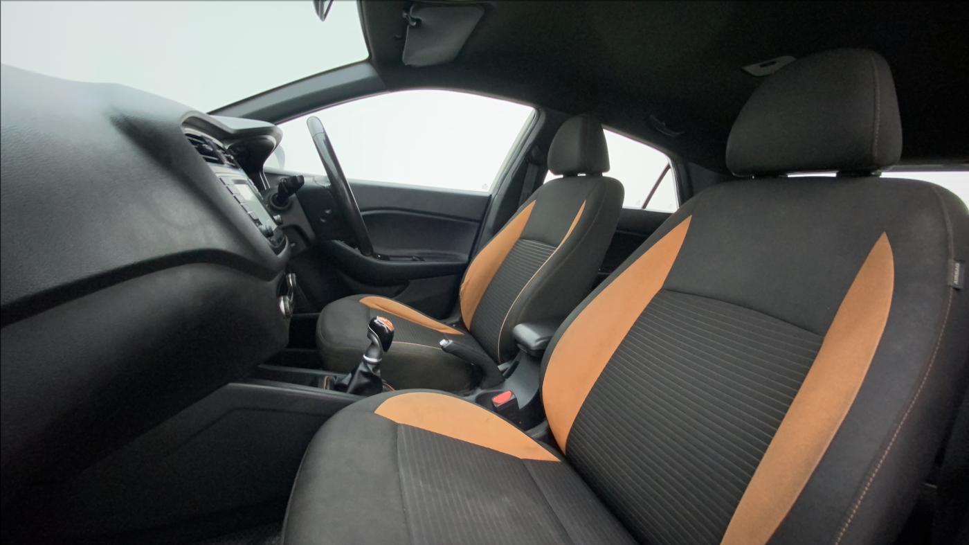 2017 Hyundai i20 Active 1.4 SX, Diesel, Manual, 1,00,917 km, Right Side Front Door Cabin