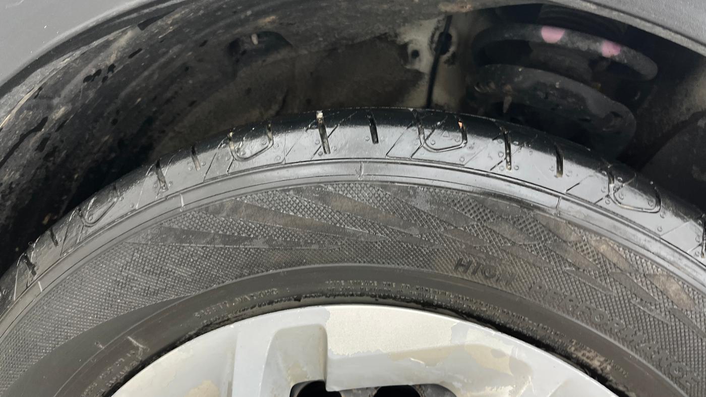 2022 KIA CARENS PRESTIGE PLUS 1.5 DIESEL 7 STR, Diesel, Manual, 83,129 km, Right Front Tyre Tread