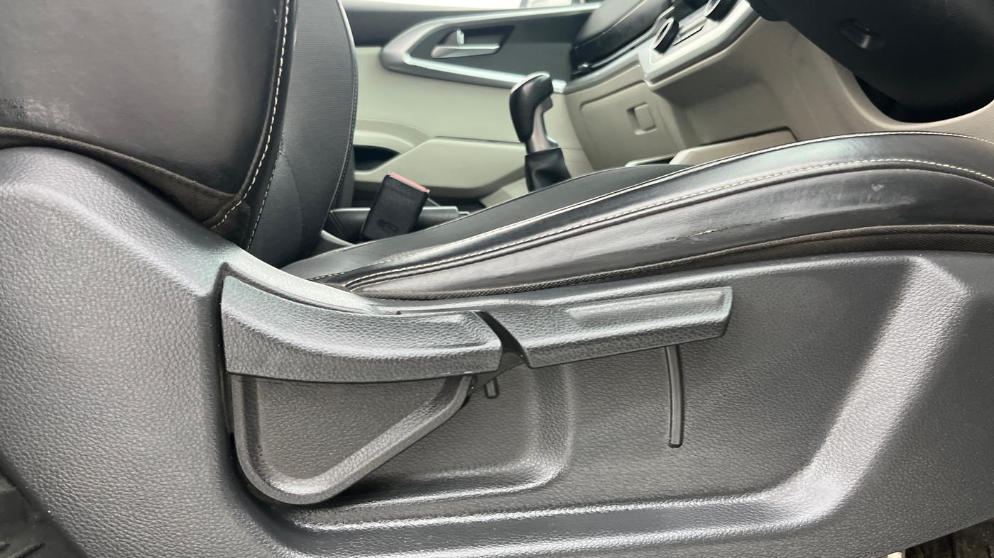 2022 KIA CARENS PRESTIGE PLUS 1.5 DIESEL 7 STR, Diesel, Manual, 83,129 km, Driver Side Adjustment Panel