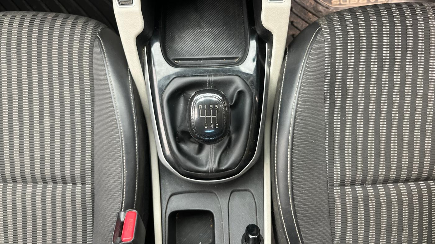 2022 KIA CARENS PRESTIGE PLUS 1.5 DIESEL 7 STR, Diesel, Manual, 83,129 km, Gear Lever