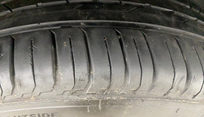2017 Hyundai Elite i20 ASTA 1.4 CRDI (O), Diesel, Manual, 1,19,710 km, Right Front Tyre Tread