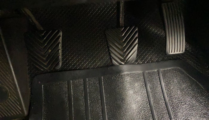 2017 Hyundai Elite i20 ASTA 1.4 CRDI (O), Diesel, Manual, 1,19,710 km, Pedals