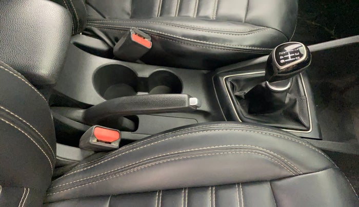 2017 Hyundai Elite i20 ASTA 1.4 CRDI (O), Diesel, Manual, 1,19,710 km, Gear Lever