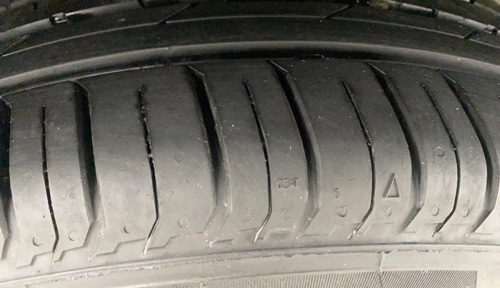 2017 Hyundai Elite i20 ASTA 1.4 CRDI (O), Diesel, Manual, 1,19,710 km, Right Rear Tyre Tread