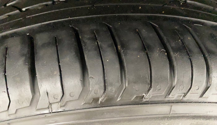 2017 Hyundai Elite i20 ASTA 1.4 CRDI (O), Diesel, Manual, 1,19,710 km, Left Rear Tyre Tread