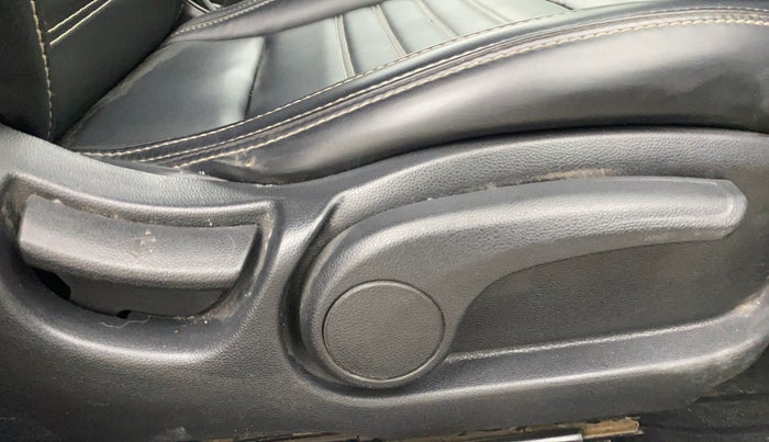 2017 Hyundai Elite i20 ASTA 1.4 CRDI (O), Diesel, Manual, 1,19,710 km, Driver Side Adjustment Panel