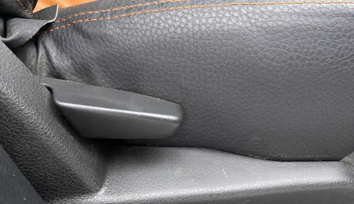 2019 Renault Duster RXS (O) CVT, Petrol, Automatic, 14,347 km, Driver Side Adjustment Panel
