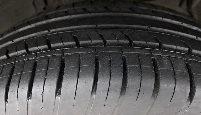2019 Renault Duster RXS (O) CVT, Petrol, Automatic, 14,347 km, Right Front Tyre Tread