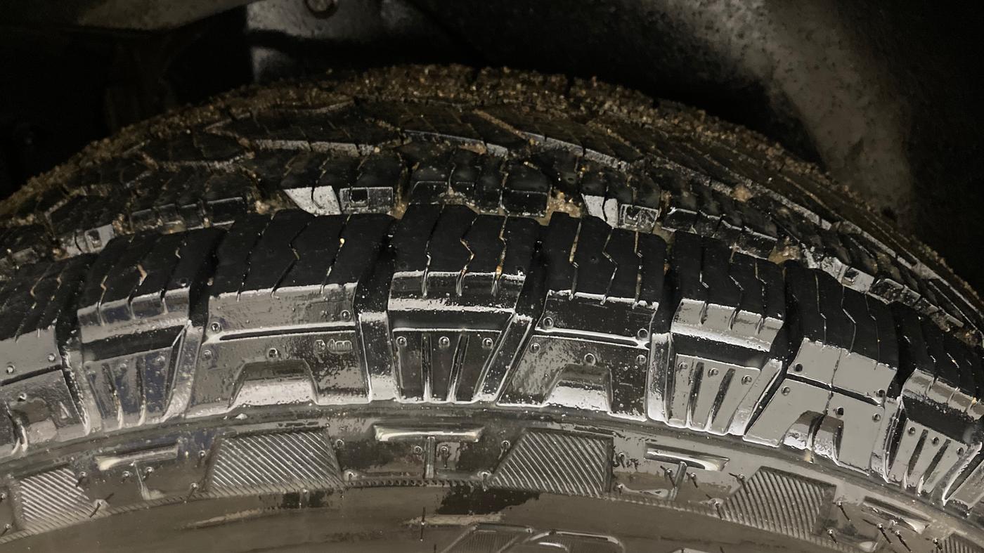 2017 Mahindra XUV500 W10 AT, Diesel, Automatic, 85,188 km, Right Rear Tyre Tread