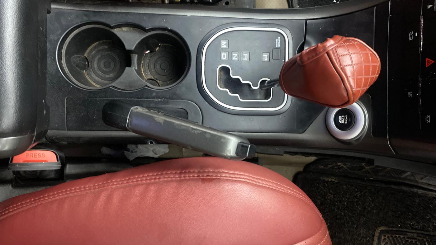 2017 Mahindra XUV500 W10 AT, Diesel, Automatic, 85,188 km, Gear Lever