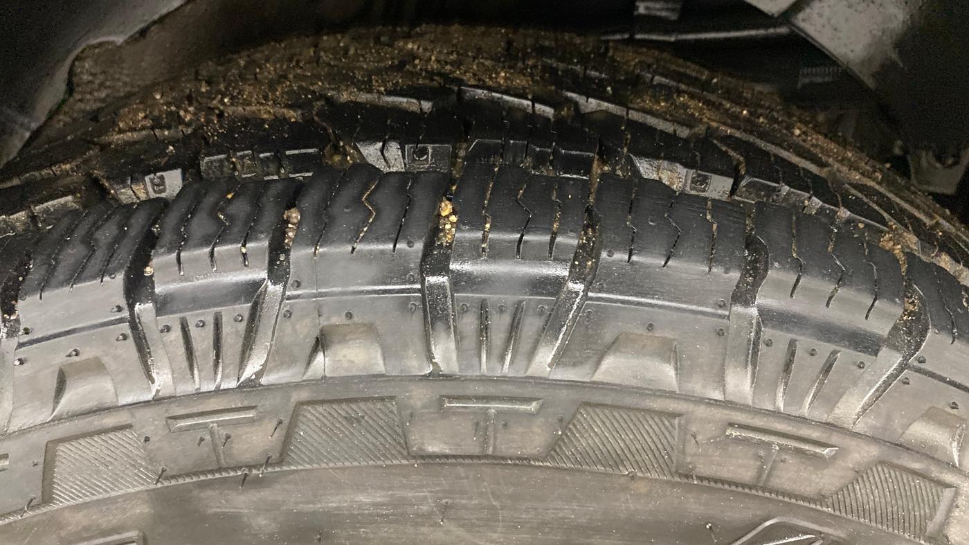2017 Mahindra XUV500 W10 AT, Diesel, Automatic, 85,188 km, Left Rear Tyre Tread