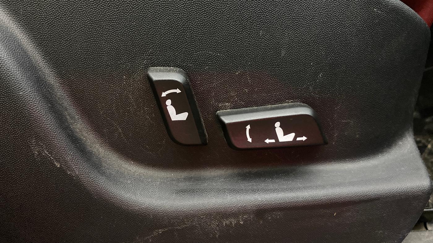 2017 Mahindra XUV500 W10 AT, Diesel, Automatic, 85,188 km, Driver Side Adjustment Panel