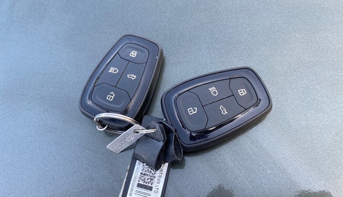 2021 Tata Harrier XZA PLUS CAMO EDITION, Diesel, Automatic, 1,10,516 km, Key Close Up