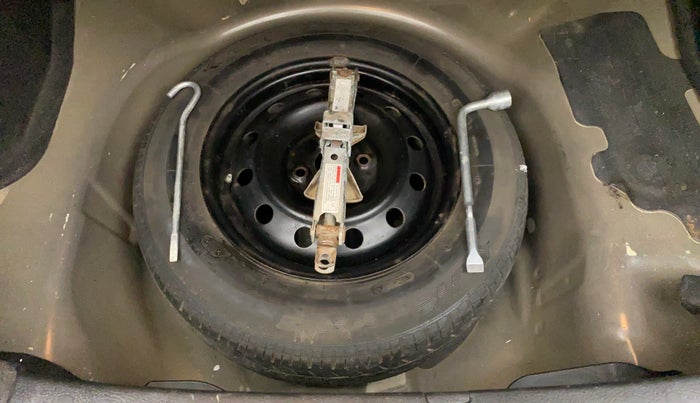 2015 Maruti Swift Dzire VXI, Petrol, Manual, 90,603 km, Spare Tyre