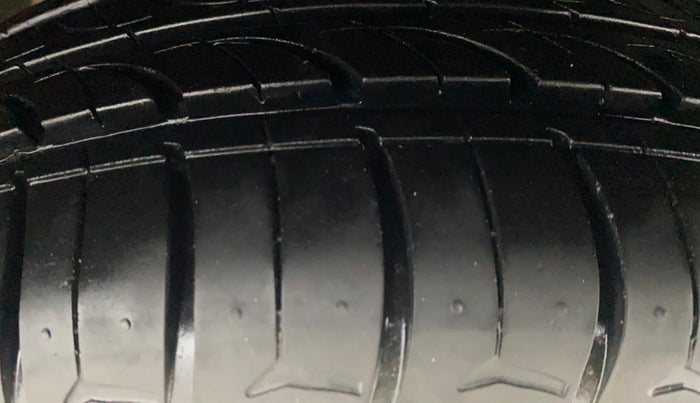2023 KIA CARENS PRESTIGE 1.5 PETROL 7 STR, Petrol, Manual, 72,877 km, Left Front Tyre Tread