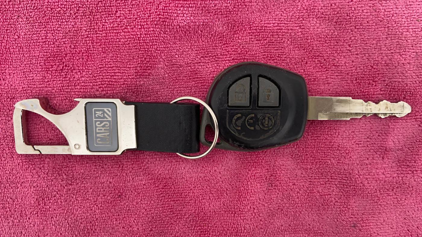 2018 Maruti Dzire VDI, Diesel, Manual, 53,491 km, Key Close-up