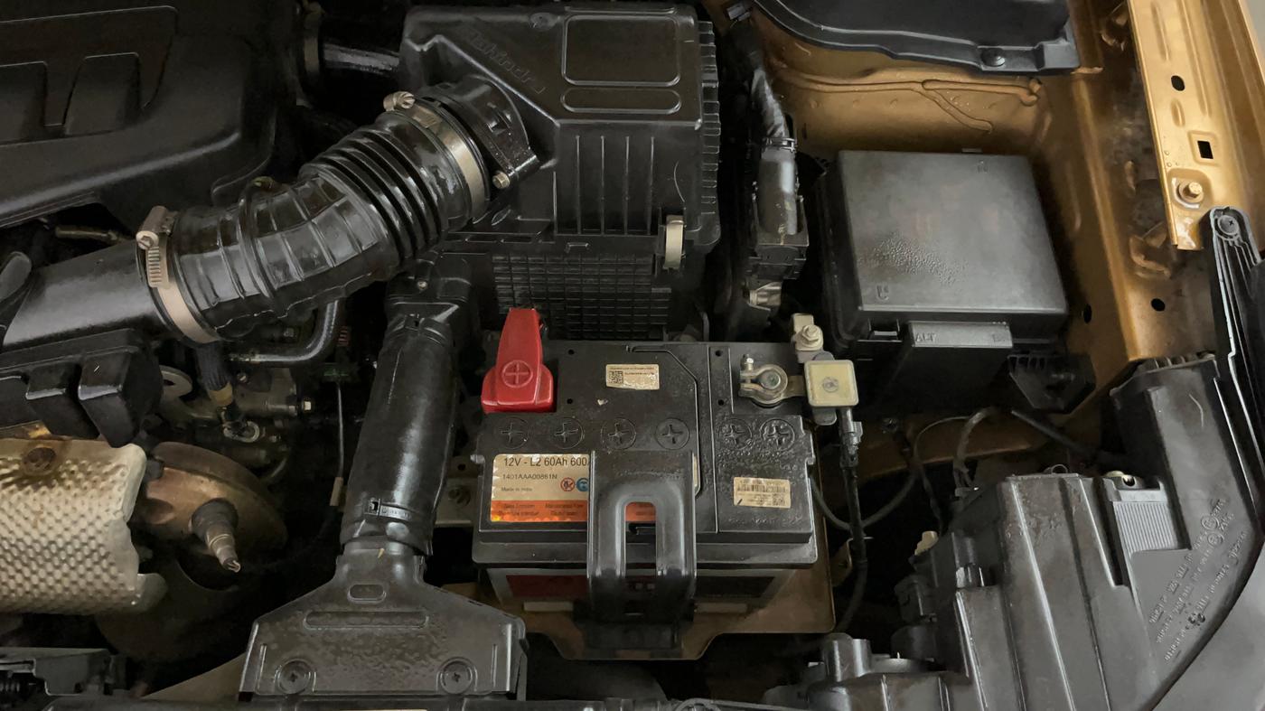 2022 Mahindra XUV300 W8(O) TURBO GDI, Petrol, Manual, 14,537 km, Engine View - Left