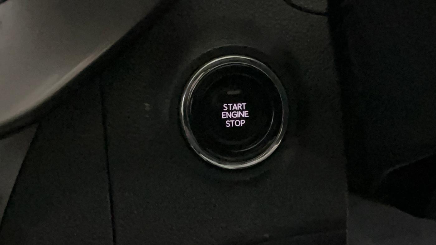 2022 Mahindra XUV300 W8(O) TURBO GDI, Petrol, Manual, 14,537 km, Keyless Start/ Stop Button