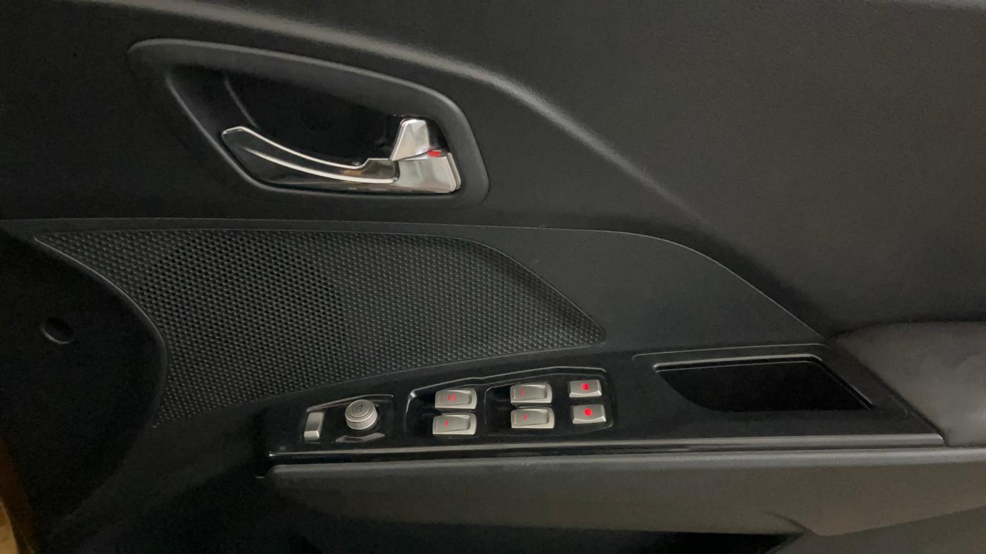 2022 Mahindra XUV300 W8(O) TURBO GDI, Petrol, Manual, 14,537 km, Driver Side Door Panels Control