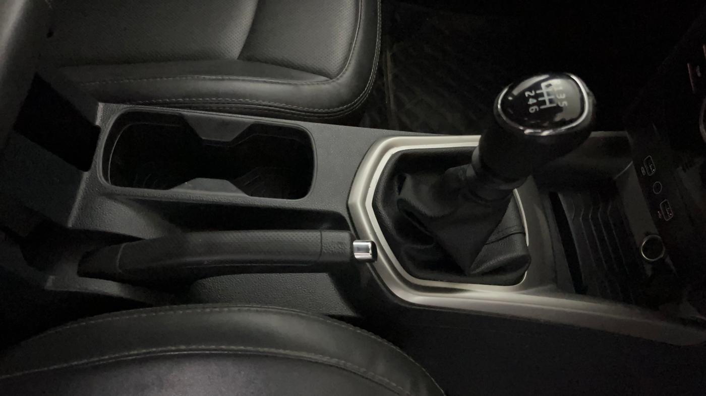 2022 Mahindra XUV300 W8(O) TURBO GDI, Petrol, Manual, 14,537 km, Gear Lever