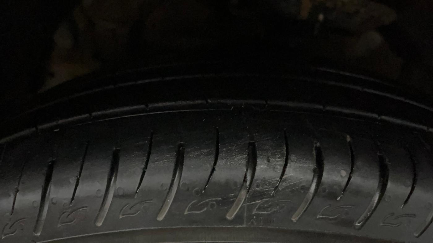 2022 Mahindra XUV300 W8(O) TURBO GDI, Petrol, Manual, 14,537 km, Left Front Tyre Tread